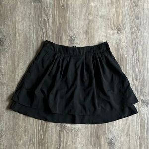 black pleated layered zip up skirt with pockets. From elle. Size women’s 8.